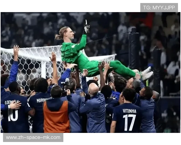 雷恩门将扑出巴黎点球，客场守平立下大功